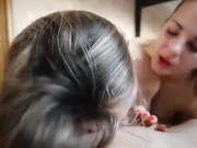 ДЕВОЧКИ СОСУТ.