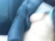 ДЕВИЦА ДРОЧИТ В МАШИНЕ.