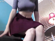 МОЛОДАЯ ДЕВИЦА ДРОЧИТ