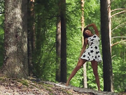 КРАСИВАЯ ДЕВИЦА ДРОЧИТ НА ПРИРОДЕ