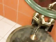 В ТУАЛЕТЕ КЛУБА