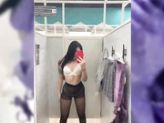 -Black-Mamba-в примерочной-2