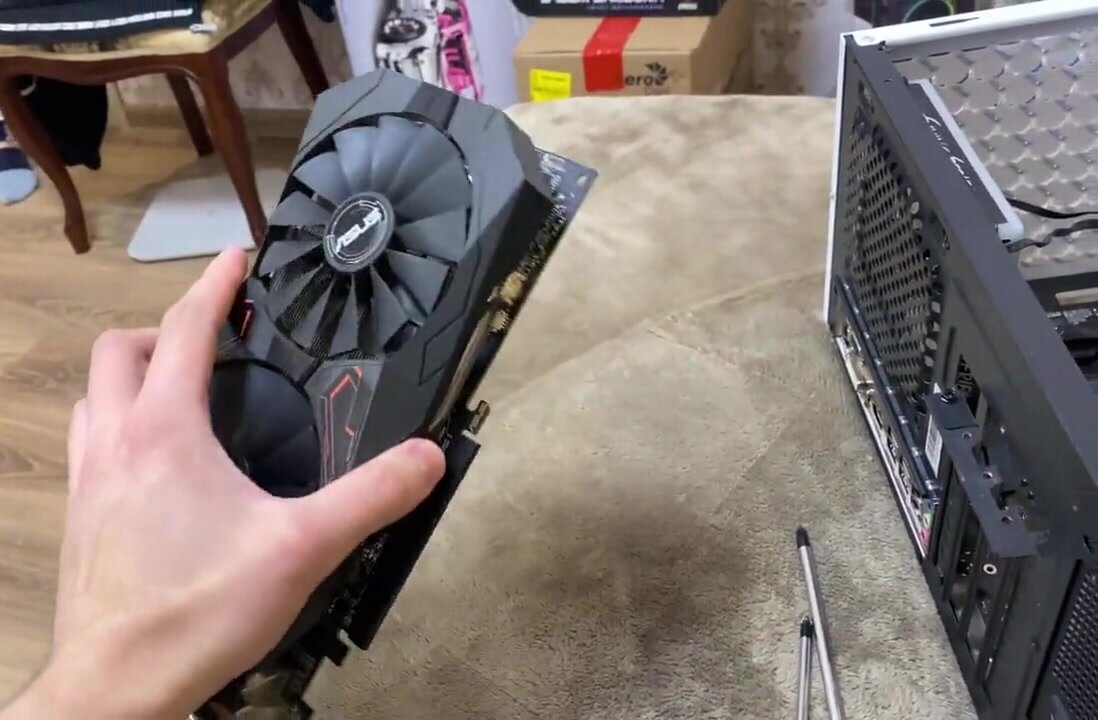 MissisSchmitt (с парнем)