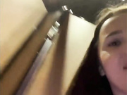 deva23 (показала парню свои труханы в туалете)