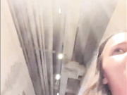 deva23 (показала парню свои труханы в туалете)