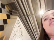 deva23 (показала парню свои труханы в туалете)