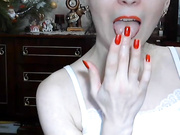 caroliiine дрочит пизду и анал