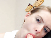 Roxxxane делает глубокий минет