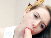 Roxxxane делает глубокий минет