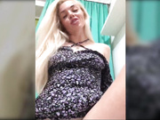 Milishanya стонет и ласкает себя