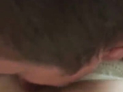 Леша пиздолиз лижет мои ножки и киску