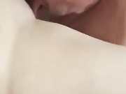 Леша пиздолиз лижет мои ножки и киску