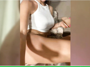 OrgazMia трахает себя с пробкой в попке