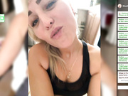 KisaKarolinka (Karolina-st) играет с вибрирующей игрушкой