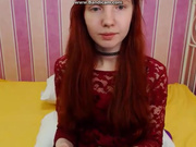 Рыженькая alitta показывает письку