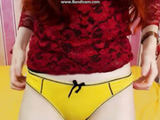 Рыженькая alitta показывает письку