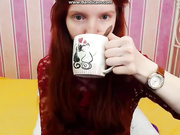 Рыженькая alitta показывает письку