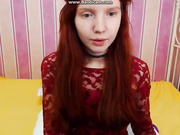 Рыженькая alitta показывает письку