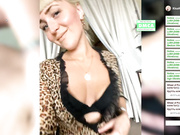 KisaKarolinka (Karolina-st) дразнит