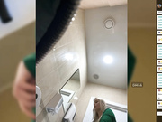 _Katrinka_ сквирт в туалете