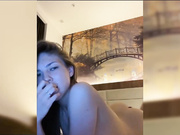 BadLi обнаженная на кровати-3