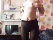 Одноклассница показывает сиськи