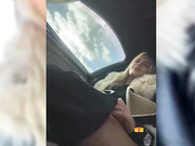 Blondinochkaa палец в анал в машине