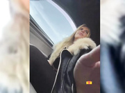 Blondinochkaa палец в анал в машине