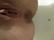 ДЕВИЦА ДРОЧИТ