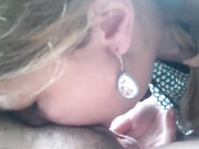 ДЕВИЦА ОТСОСАЛА В ТАКСИ