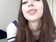 ДЕВИЦА ДРОЧИТ