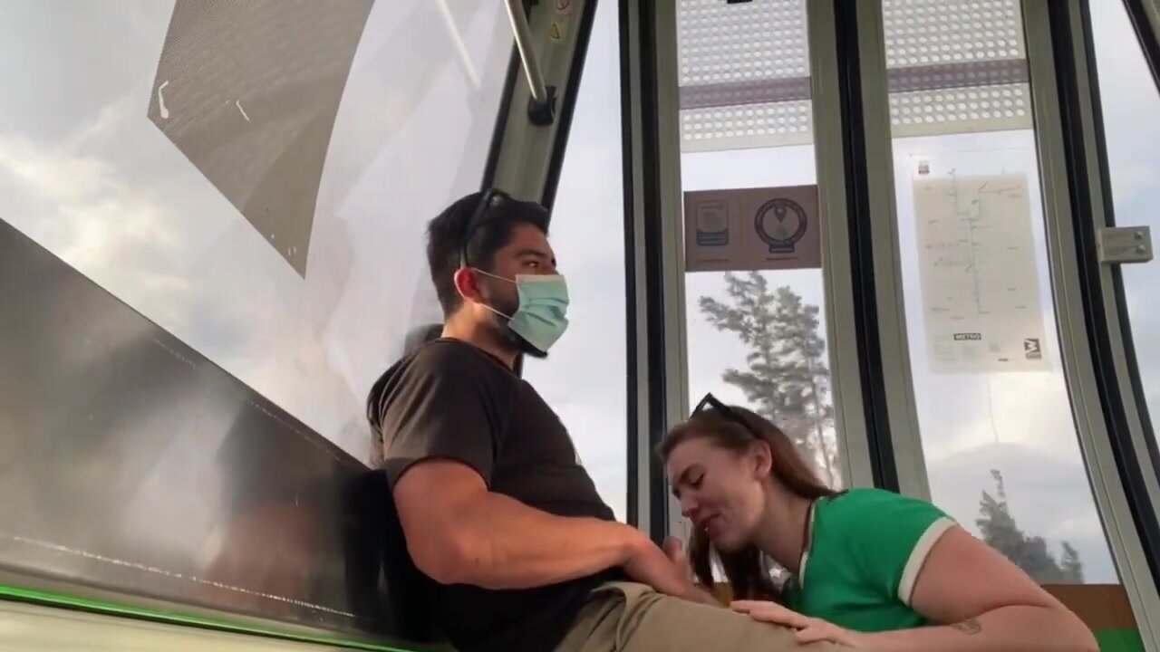 ДЕВИЦА ОТСОСАЛА