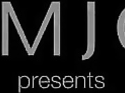 ДЕВИЦА ДРОЧИТ