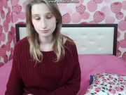 Красотка daizy показывает смачно письку