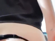 Алеська балуется