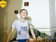 EsenMike (показала сиськи)
