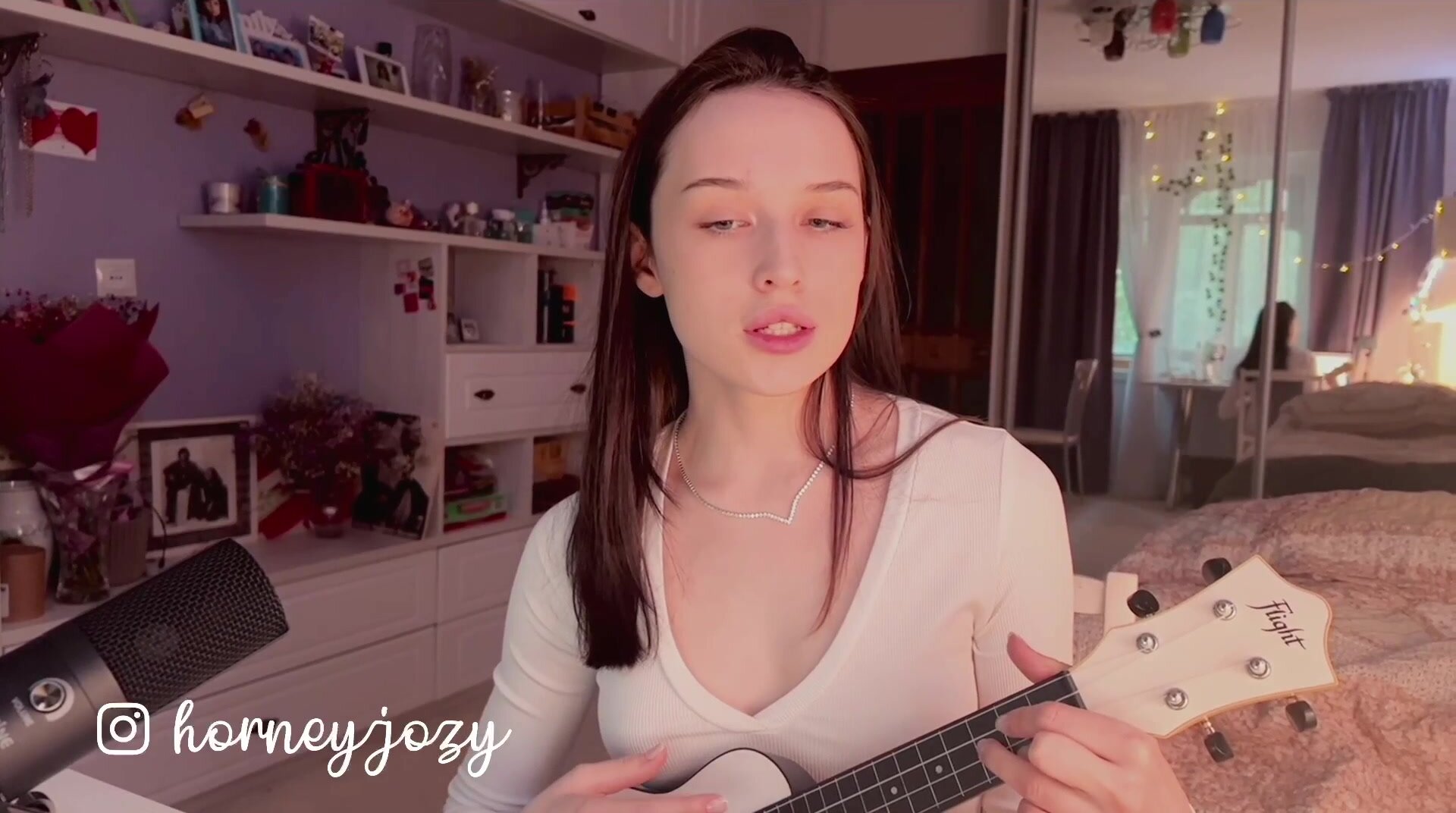 hor-neyJ0zy