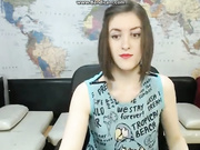 Красотка Malya показывает письку