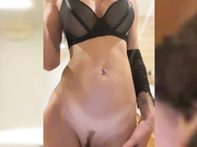 Cute-Anya без трусиков в номере отеля