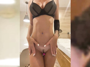 Cute-Anya без трусиков в номере отеля