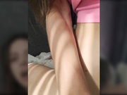 Vicktorious растягивает попку