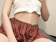 Lola-li - ласкает киску ловенсом