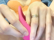 Lola-Li - ласкает свою сладкую киску