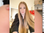blonde_in_top