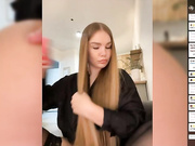 blonde_in_top