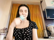 Li_Lo - дразнит своей попкой