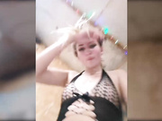 Пара молодых-секс в гараже