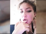 Пара молодых-секс в гараже