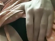 ДЕВИЦА ДРОЧИТ В ХАЛАТЕ