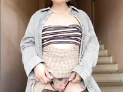 EmilyBaby - в подъезде